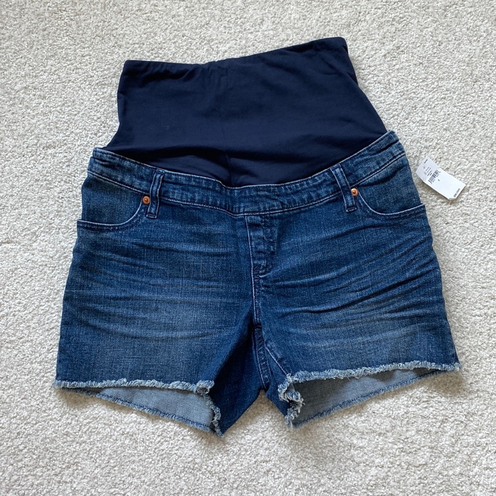 Gap Maternity jean shorts NWT size 2